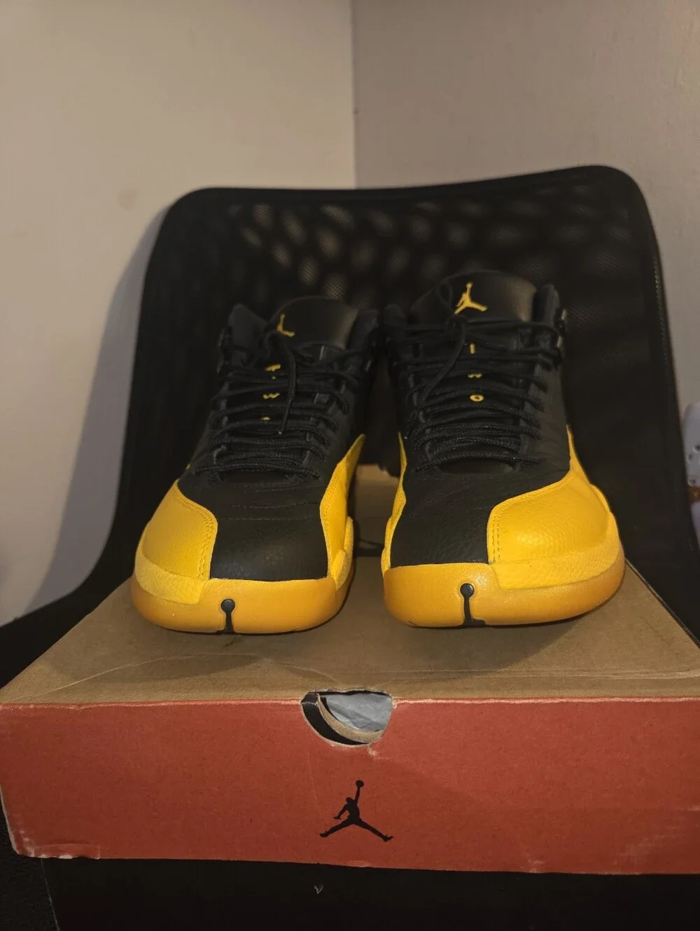 Jordan Men's Retro Basketball Sneakers - Black/Yellow